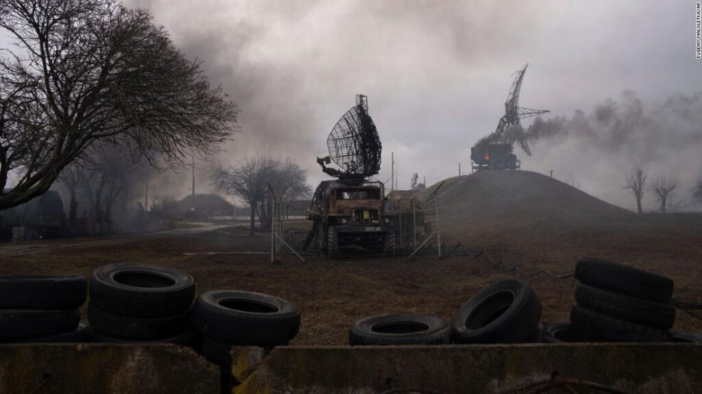 Mariupol: Russian troops besiege key Ukrainian metropolis, tighten grip on south