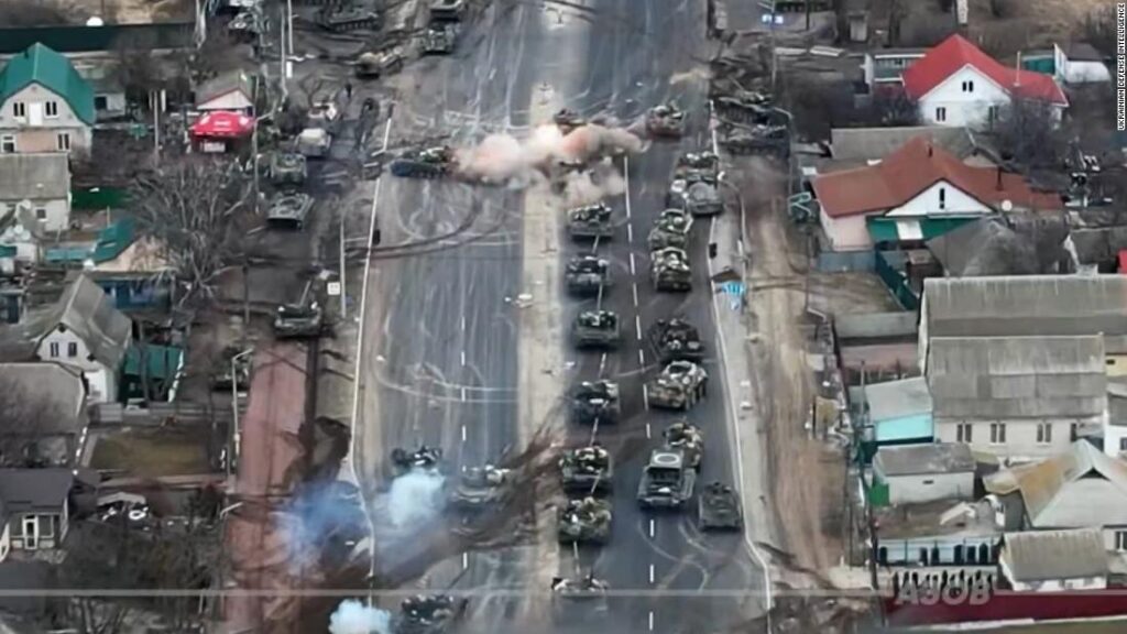 Video seems to point out Ukrainian airstrike on Russian tanks close to Kyiv