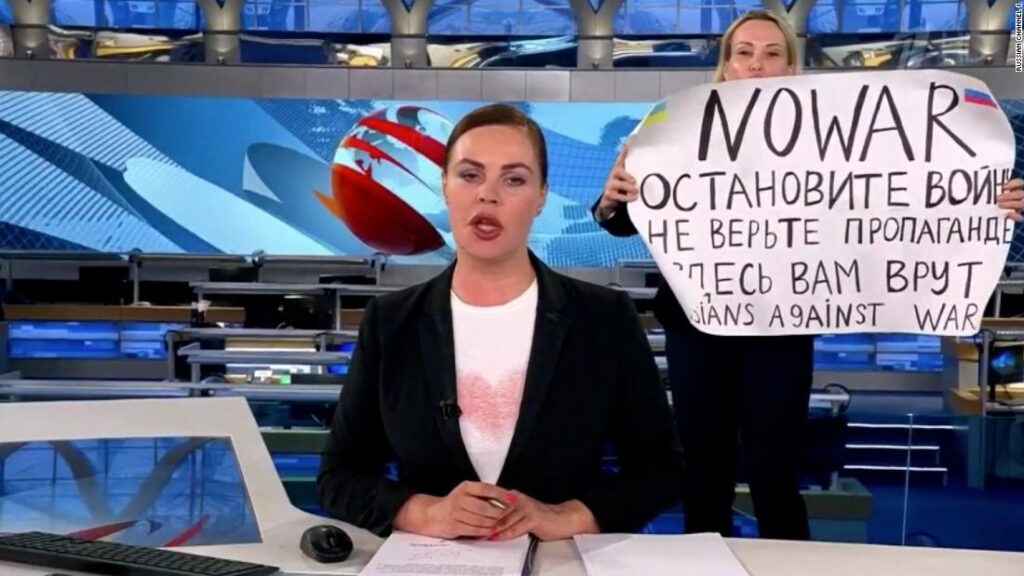 The worker who crashed a dwell Russian broadcast in protest is now not lacking