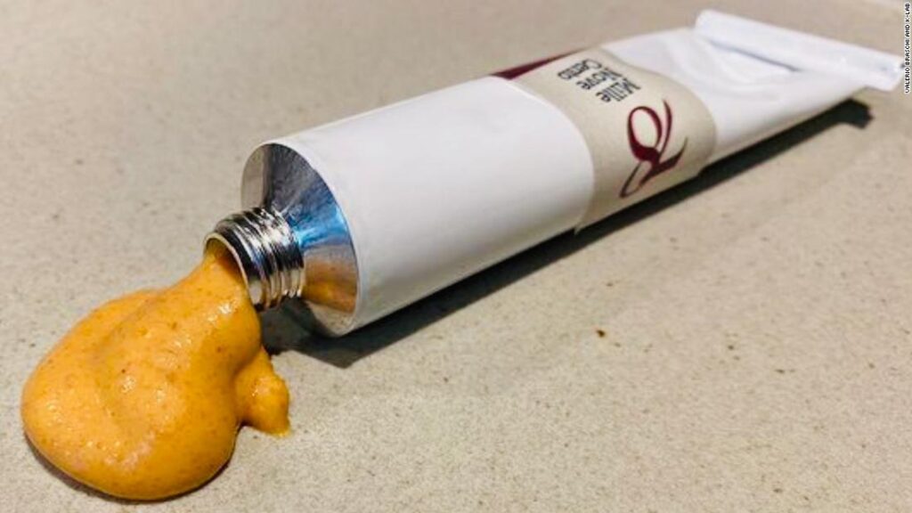 The Italian chef who places lasagna in a toothpaste tube