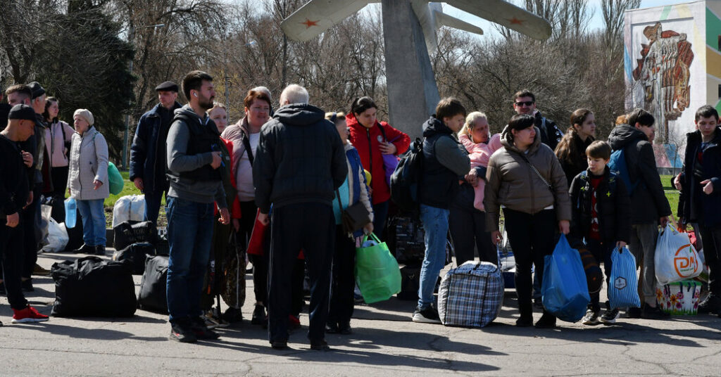 Volunteer Bus Drivers Assist Refugees Escape from Jap Ukraine