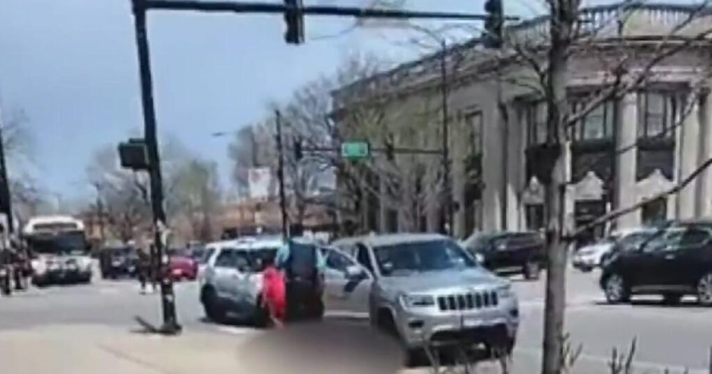 One man fatally shot after battle inside Bronzeville retailer