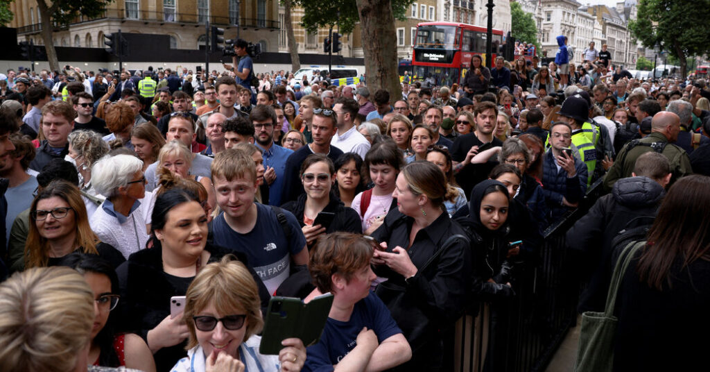 London Crowd Reacts to Boris Johnson’s Resignation