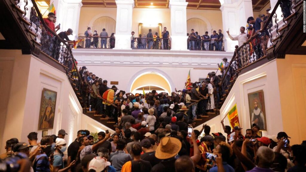 Turmoil in Sri Lanka as 1000’s protest