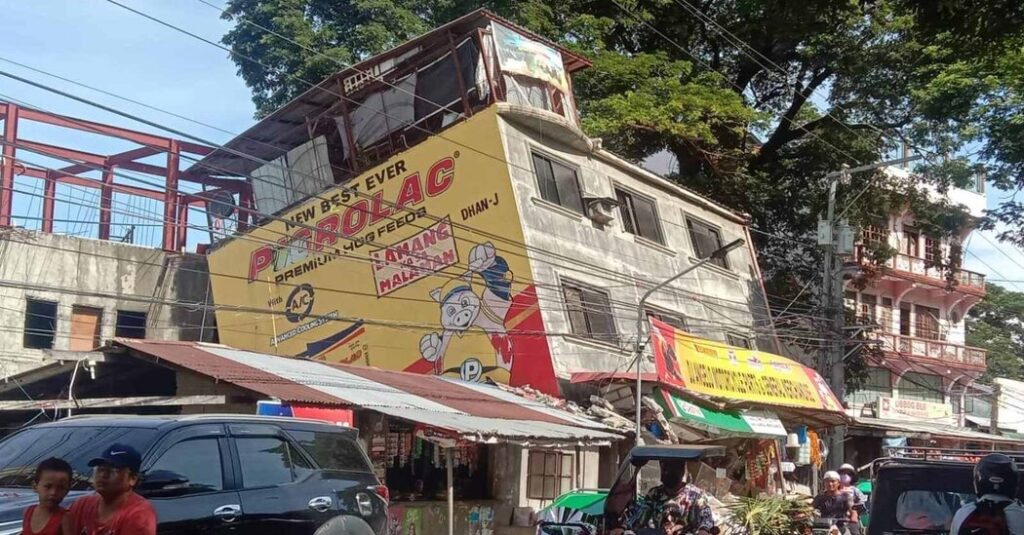 7.zero Magnitude Quake Hits Northern Philippines