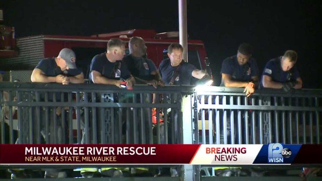 Milwaukee man dies after being pulled from Milwaukee River downtown