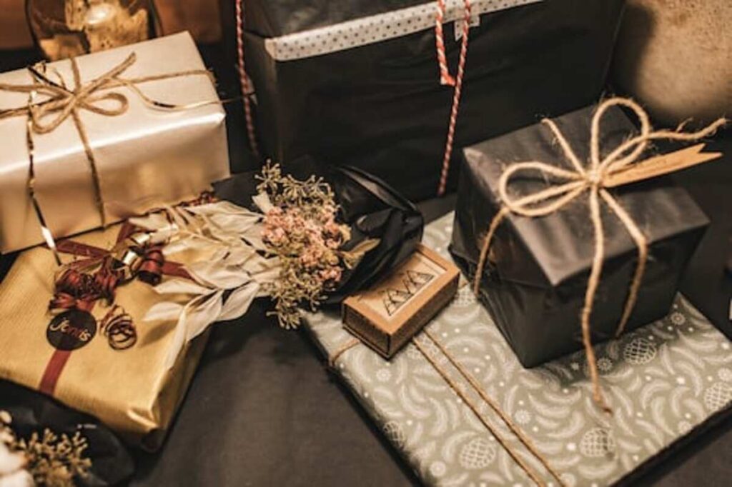 Things You Can Gift To Someone At A Formal Event Things You Can Gift To Someone At A Formal Event
