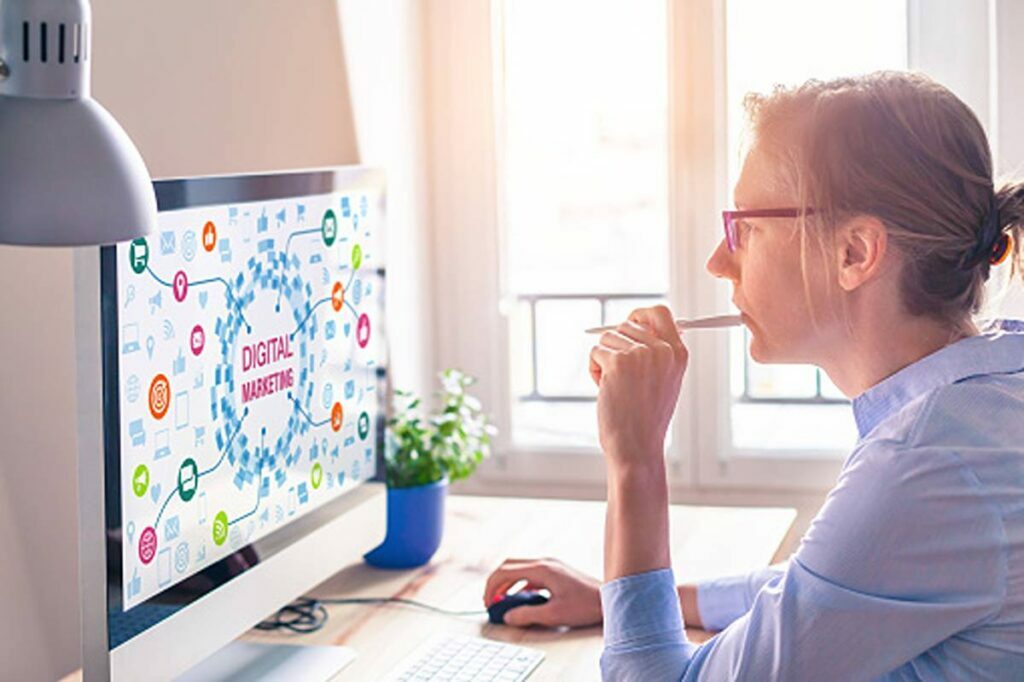 Web 2 . 0 Strategy and Branding: The way to Create a Differentiating Strategy?