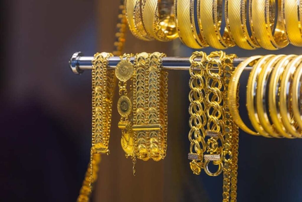 Uncover the Treasure in Your Jewellery Box: How to Sell Gold Jewellery