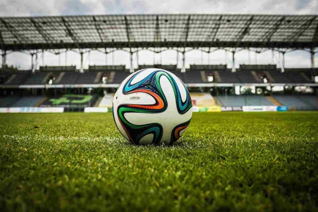 Under the Spotlight: Live Betting in Football—Timing, Trends and Tactics